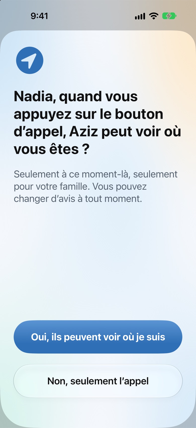 Son téléphone demande à Nadia si Aziz peut voir où elle est quand elle appuie sur le bouton d'appel